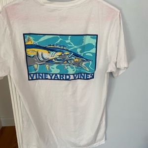 White Vineyard Vines T-Shirt w/ Fish Design